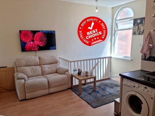 2 Bedroom 4 Beds Family Flat Free Parking & Fast Wi-Fi Self-Check-in Cosy & Spacious - Apartment - Rochdale