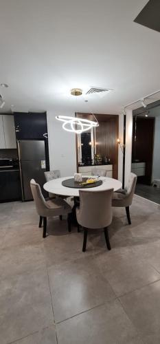 Lovely 2BD 3BR Damac Abdali