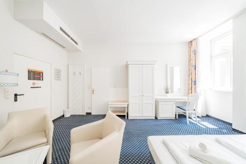 Self-Check-In Hotel Adlon - Tap to explore photos