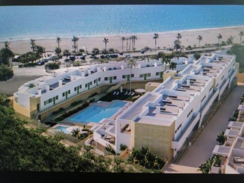 EL CANTAL. Maravilloso apartamento en primera línea de playa con piscina. (Nueva Construccion 2020))..