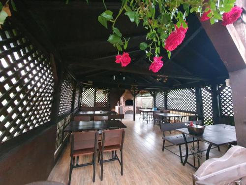 Casa Cu Pridvor