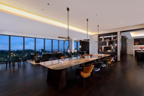 Pub/salon, Padma Hotel Semarang in Candi