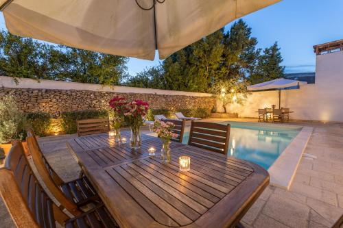 Courtyard with pool