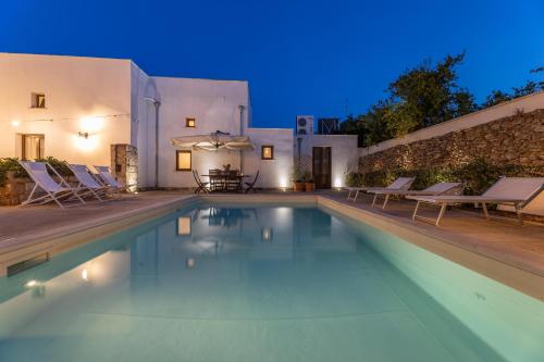 Courtyard with pool