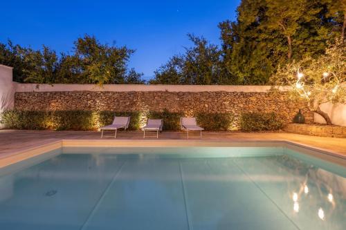 Courtyard with pool