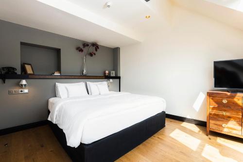 Hotel Republika & Suites - image 2
