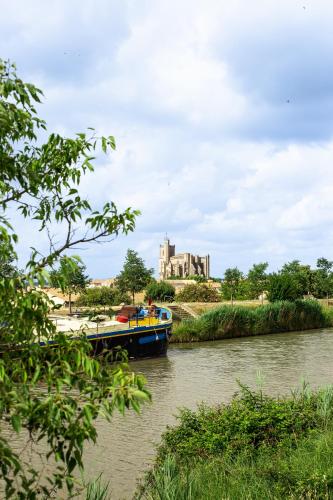 Maison avec piscine, vue sur le Canal du Midi