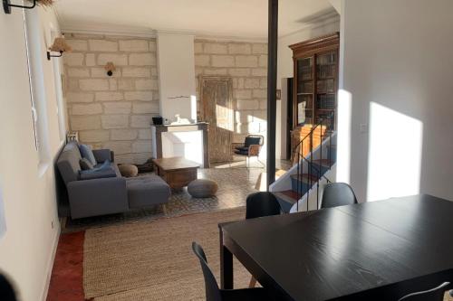 BEAUTIFUL house with GARDEN in AVIGNON - image 2