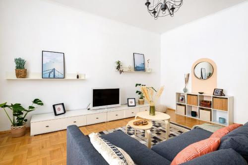 Spacious & serene downtown home with FREE parking, Budapest