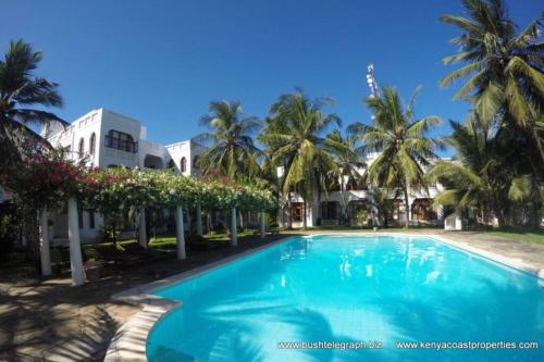 Suite apartment pool beach access nearby C224 - image 3