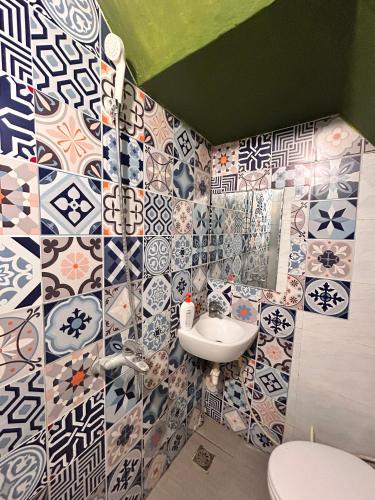 room detail thumbnail 2