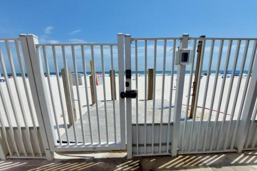 Harbor House B2 Condo - main image