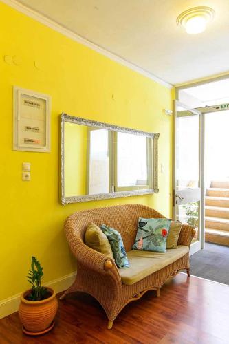 Фойє, Galanopoulos Hotel in Лутракі