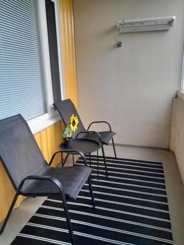 ระเบียง/ชานเรือน, Ylimmän kerroksen kaksio Varkaudessa (Ylimman kerroksen kaksio Varkaudessa) in วารเกาส์