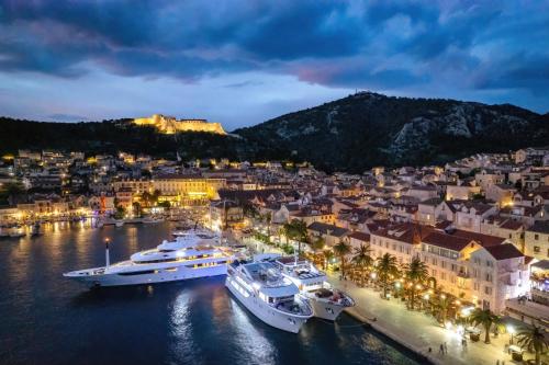 Riva Hvar Yacht Harbour Hotel - image 11
