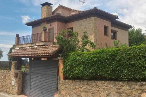 Villa Juan - Accommodation - La Adrada