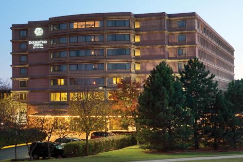 DoubleTree Suites by Hilton Hotel & Conference Center Chicago-Downers Grove - image 12