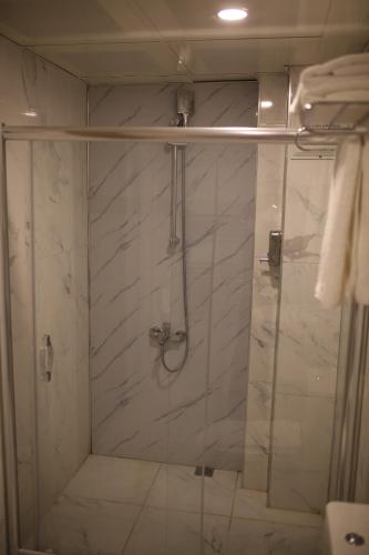 Cinas Hotel - image 4