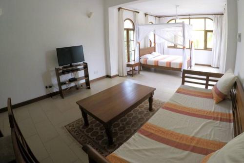 One-Bedroom Apartment image 3