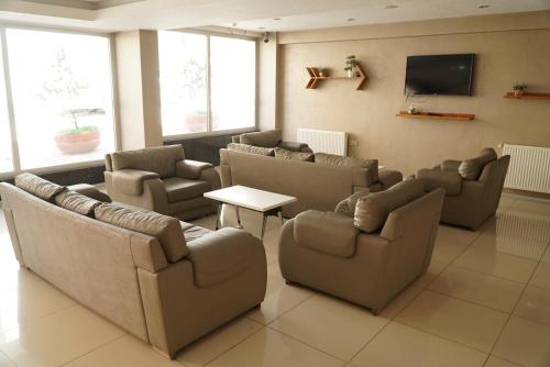 Cinas Hotel - image 11
