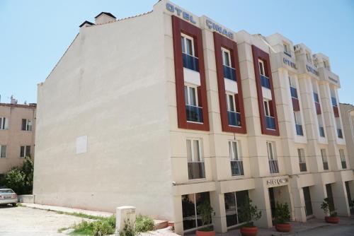 Cinas Hotel - image 13