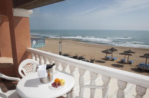 Pandangan, Lloyds Beach Club in Torre La Mata