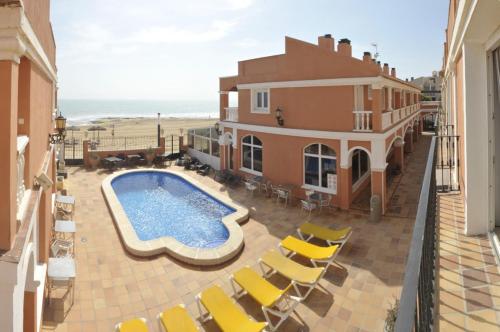 Pandangan, Lloyds Beach Club in Torre La Mata