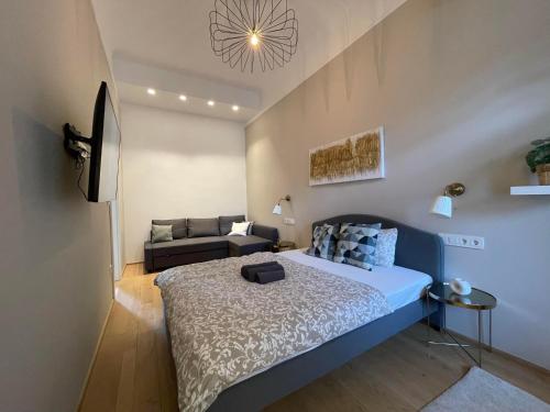 Luxury Elizabeth Residence next to the New York Café - image 4
