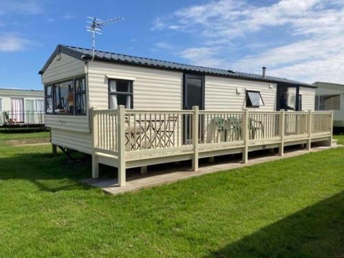 Lovely 8 Berth Caravan With Decking At Eastgate Fantasy Island Park Ref 58004c