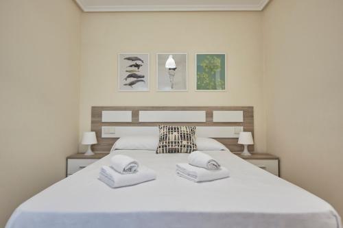 2 bedrooms, 4 beds