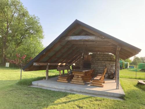 Leśne zacisze-pole namiotowe (Lesne zacisze-pole namiotowe) in 比烏戈拉伊