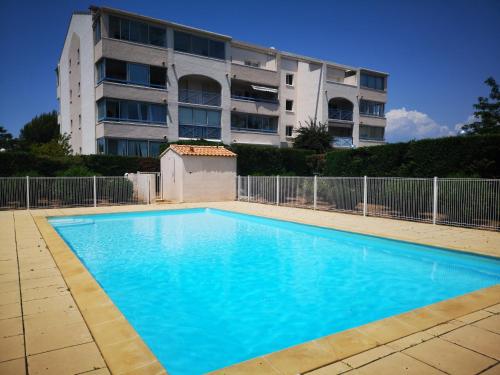 Appartement avec piscine et garage proche plage et commerces - Location saisonnière - La Seyne-sur-Mer