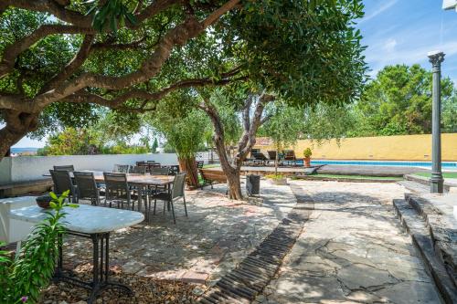 Kert, Hauzify I Villa del Castell in Altafulla
