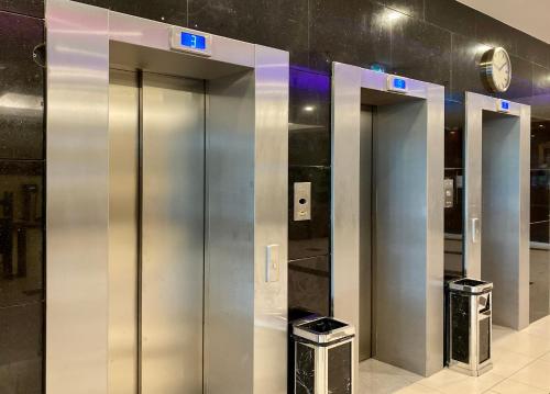 XO Hotels Blue Tower - image 6
