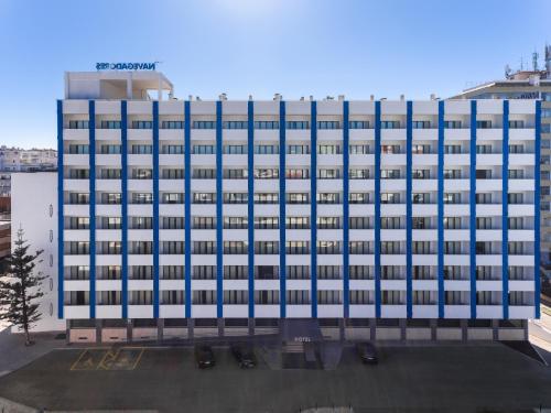 Exterior view, Hotel Navegadores in Vila Real de Santo Antonio