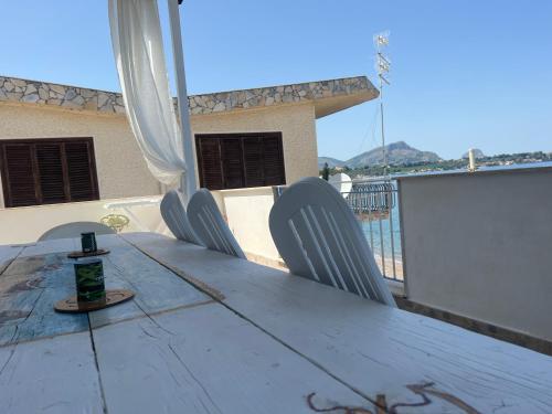 Villa GLORIA intero alloggio sulla spiaggia 8 posti letto 15 minuti da Palermo e 35 da Cefalu