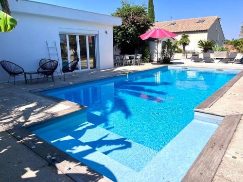 Charmante villa avec piscine et jardin paysagé