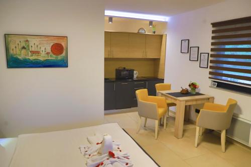Apartment with Mountain View image 7