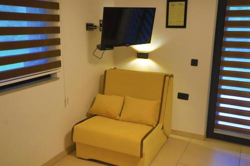Apartment with Mountain View image 5