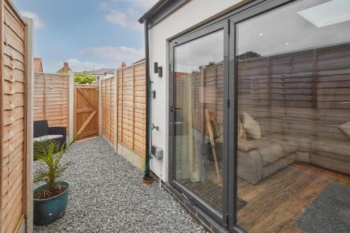 Létesítmények, Host & Stay - The Old Jail Barber's Shop in Seamer