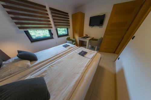 Apartment with Terrace image 7