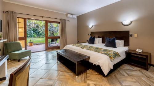 beranda/teres, Hotel Numbi and Garden Suites in Hazyview