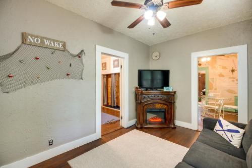 New Braunfels Vacation Rental on Lake Dunlap! in New Braunfels, USA