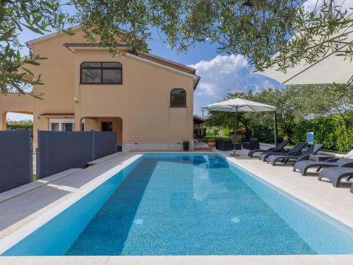  Apartment Mir by Interhome, Unterkunft in Vošteni