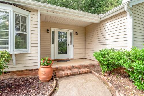Near Downtown and Hospital in Matthew NC and Dog Park in Matthews, USA