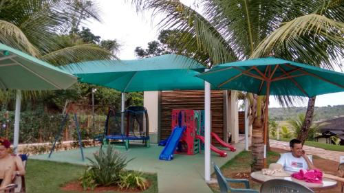 Svømmebasseng, ALDEIA do LAGO Caldas Novas Lindo Apt com Cozinha Mobilia Nova Pode Levar Bebidas na Area das Piscin in Res. Alto da Boa Vista