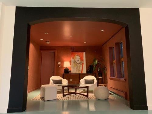 The Trail in Adams - Berkshires Art Hotel in Adams, USA
