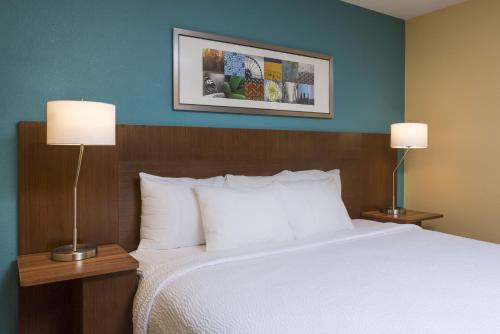 Deluxe King Room with Sofa Bed