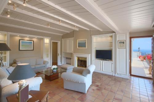 Villa with Sea View image 5