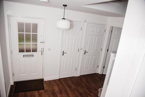 Shared lounge/TV area, Beautiful 5 Bedroom House in Glasgow in Glasgow